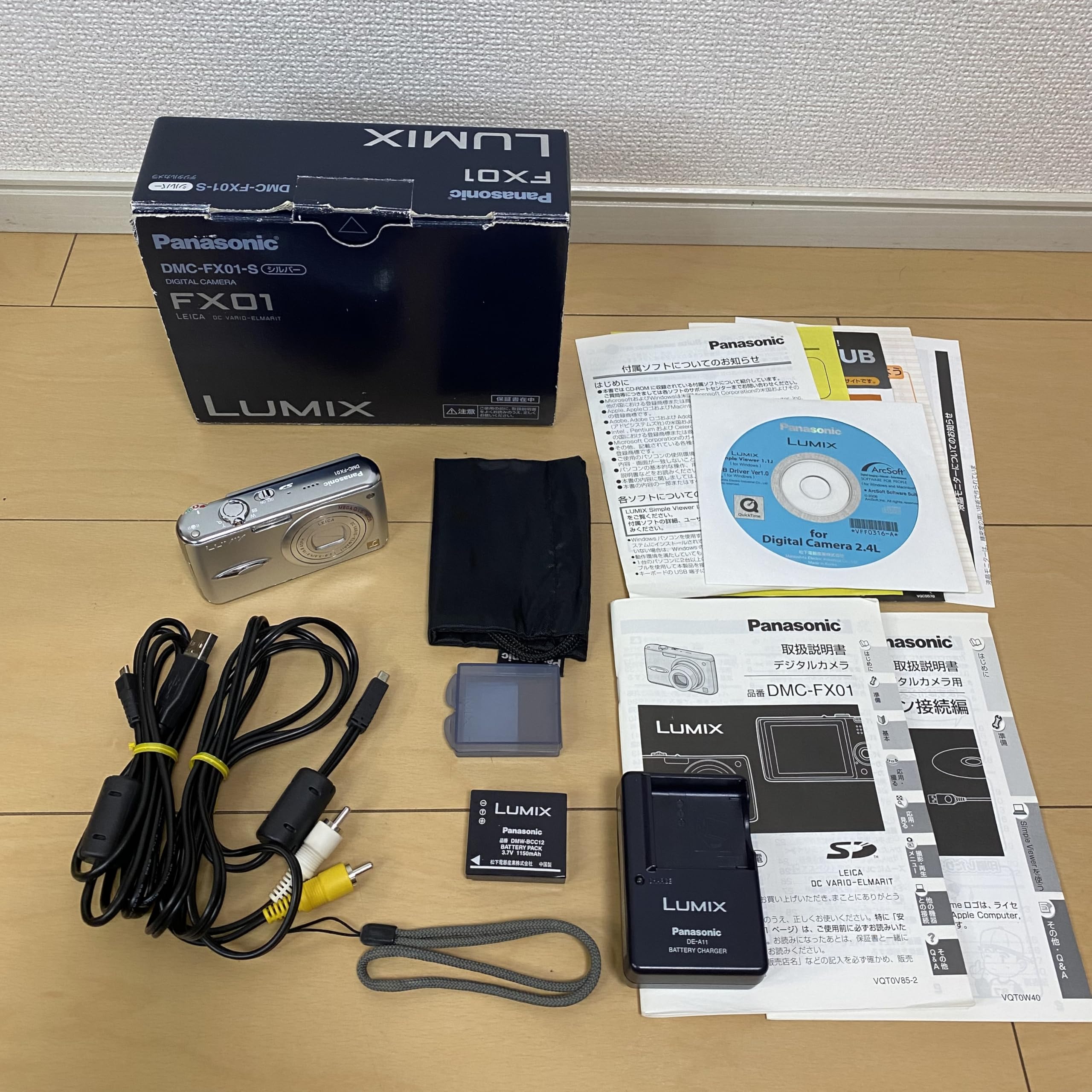 【箱付き】Panasonic Lumix DMC-FX01 シルバー Amazon | パナソニック 6メガ/広角28mm LUMIX DMC-FX01-S(シルバー